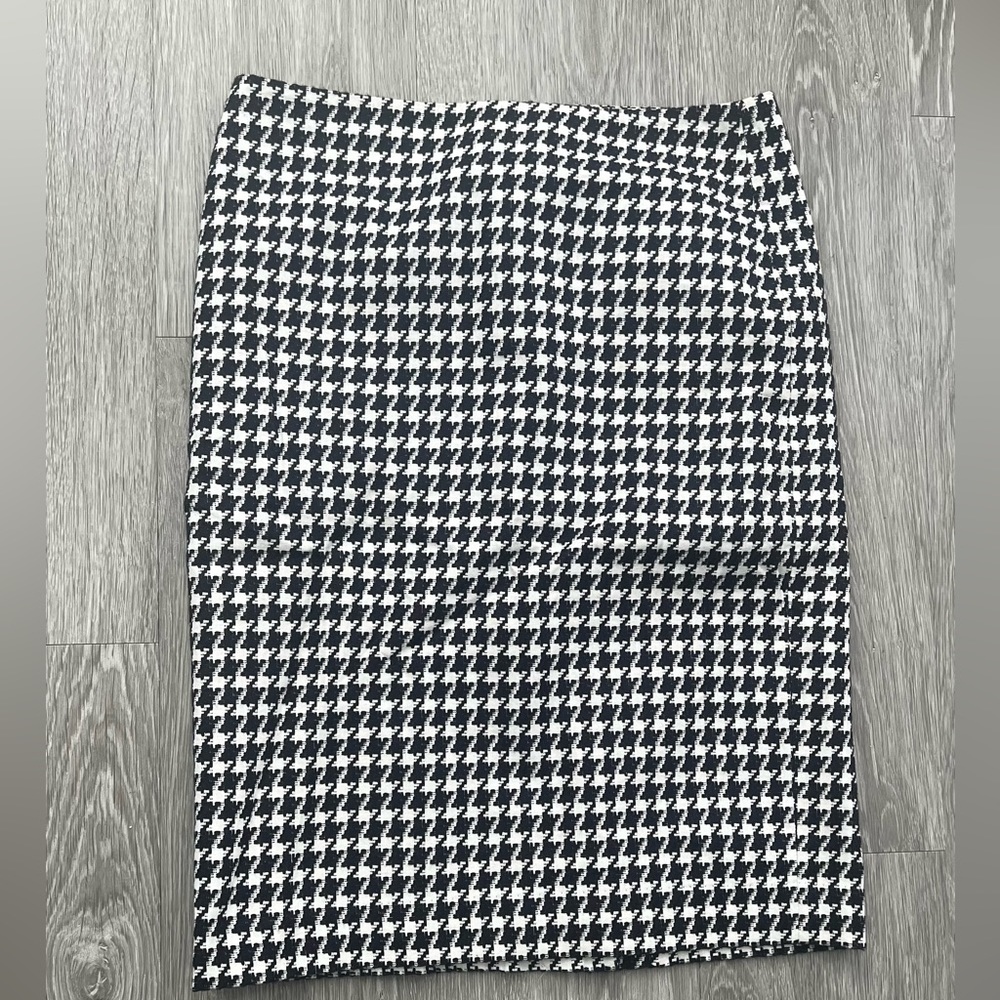 Talbot’s houndstooth, A-line skirt (Navy Blue & White)